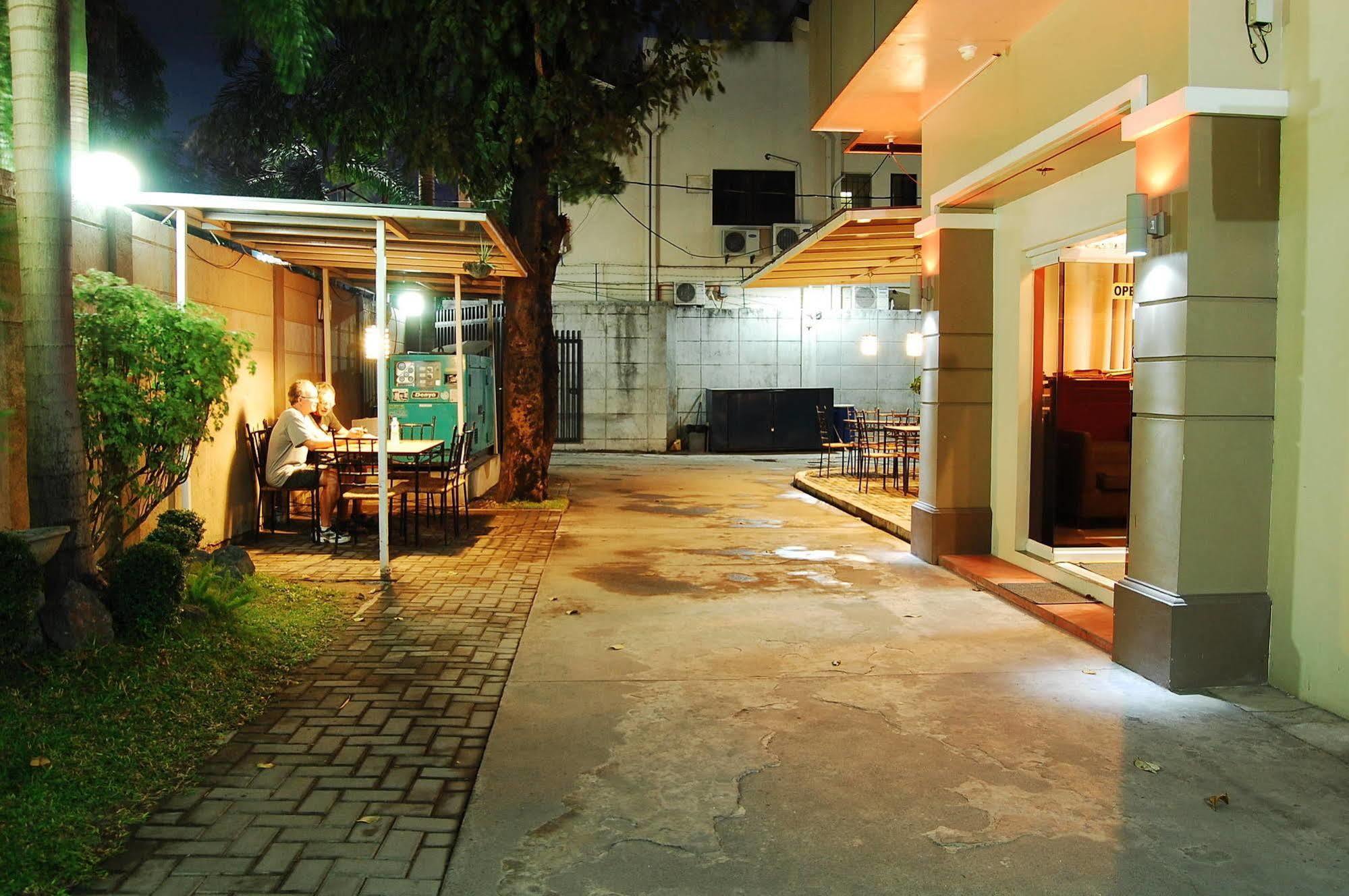 Rumi Apartelle Hotel Ángeles Exterior foto